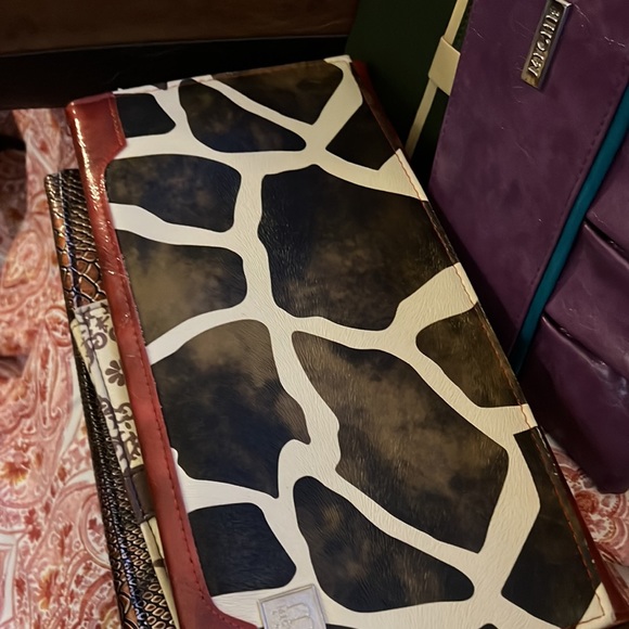 Miche Handbag with 5 Shells - Picture 8 of 9